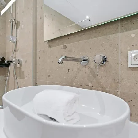 Luxurious 2br Apt With Balcony In * Luxembourg