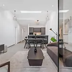 Luxurious 2br With Balcony In *