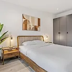 Luxurious 2br With Balcony In Апартаменты