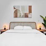 Апартаменты Luxurious 2br With Balcony In