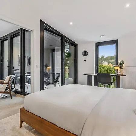 Luxurious 2br With Balcony In Lejlighed Luxembourg By