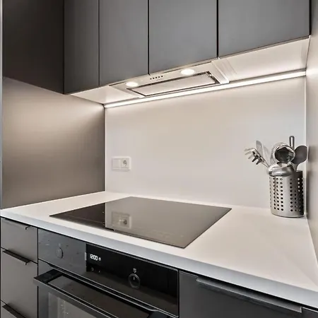 Luxurious 2br With Balcony In Luxembourg By