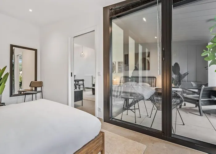 Διαμέρισμα Luxurious 2br With Balcony In