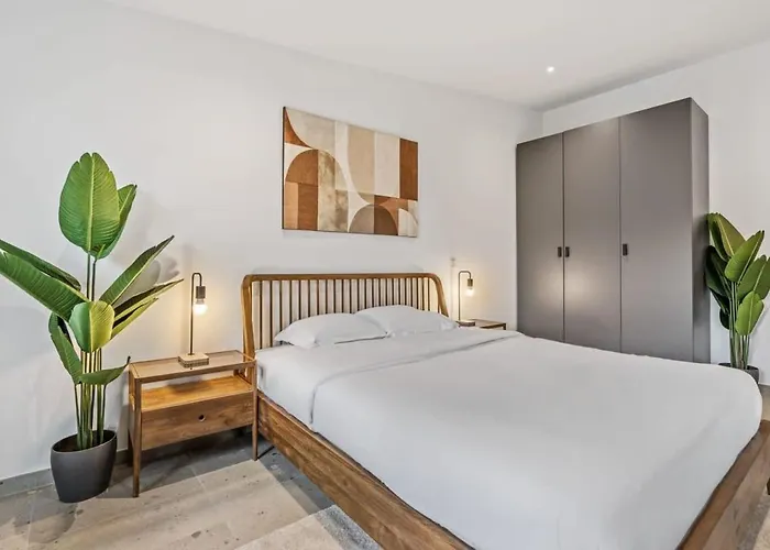 Luxurious 2br With Balcony In Apartment