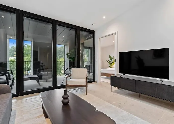 Apartment Luxurious 2br With Balcony In *