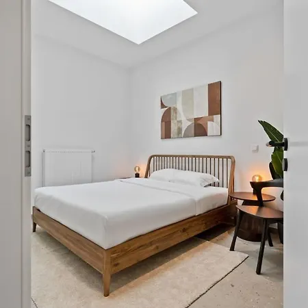 Luxurious 2br With Balcony In *