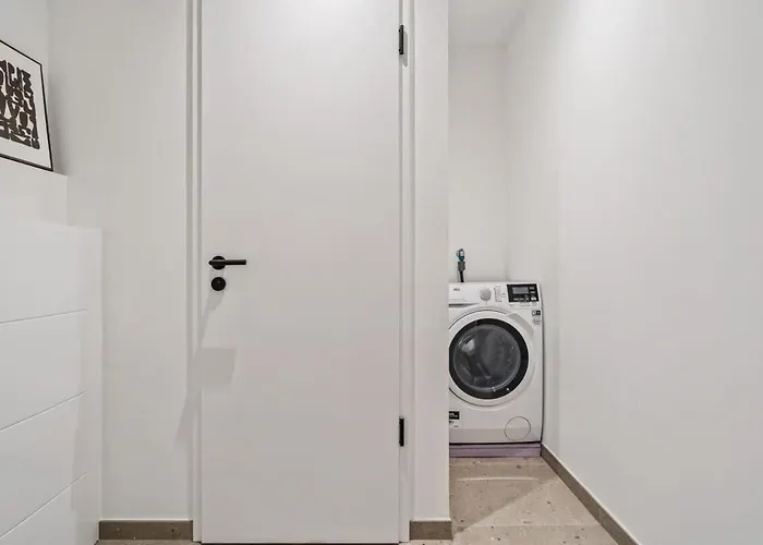 Luxurious 2br With Balcony In *