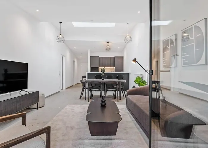 Luxurious 2br With Balcony In *